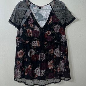 Torrid floral Swiss dot blouse. Size 2 EUC